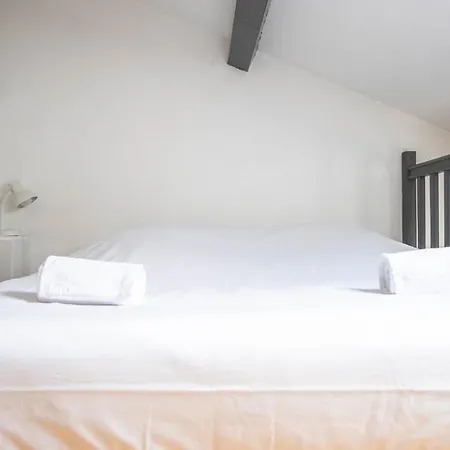 Le Petit Bonheur - *